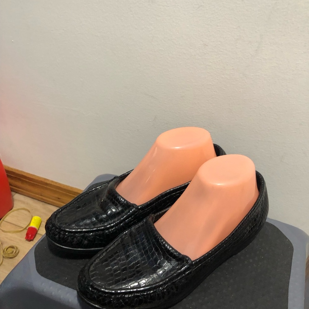 SAS Women’s Black Crocodile Pattern Loafers Shoes Size 7.5M

G11